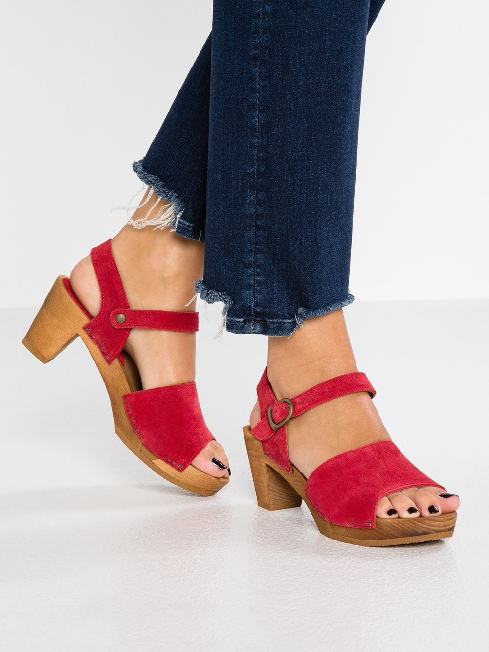 Sanita Red Suede Open-Toe Slingback Clogs size 39 or 8.5